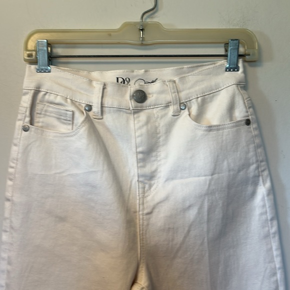 DG2 womens cream color straight leg stretch jeans tie on ankles size 2T like new - Picture 4 of 7